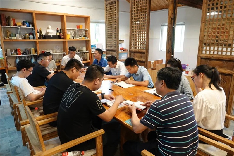 环球国际科技党支部开展“追溯红色影象，，，罗致奋进实力”主题党日运动_2022_环球国际资讯_新闻资讯_环球国际
