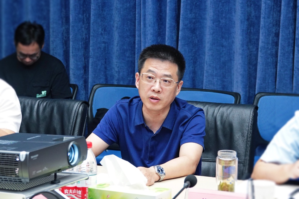 海宁市委书记曹国良一行莅临环球国际科技走访调研_2022_环球国际资讯_新闻资讯_环球国际
