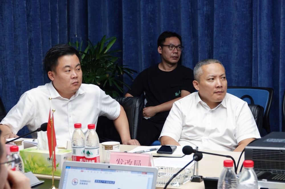 海宁市委书记曹国良一行莅临环球国际科技走访调研_2022_环球国际资讯_新闻资讯_环球国际